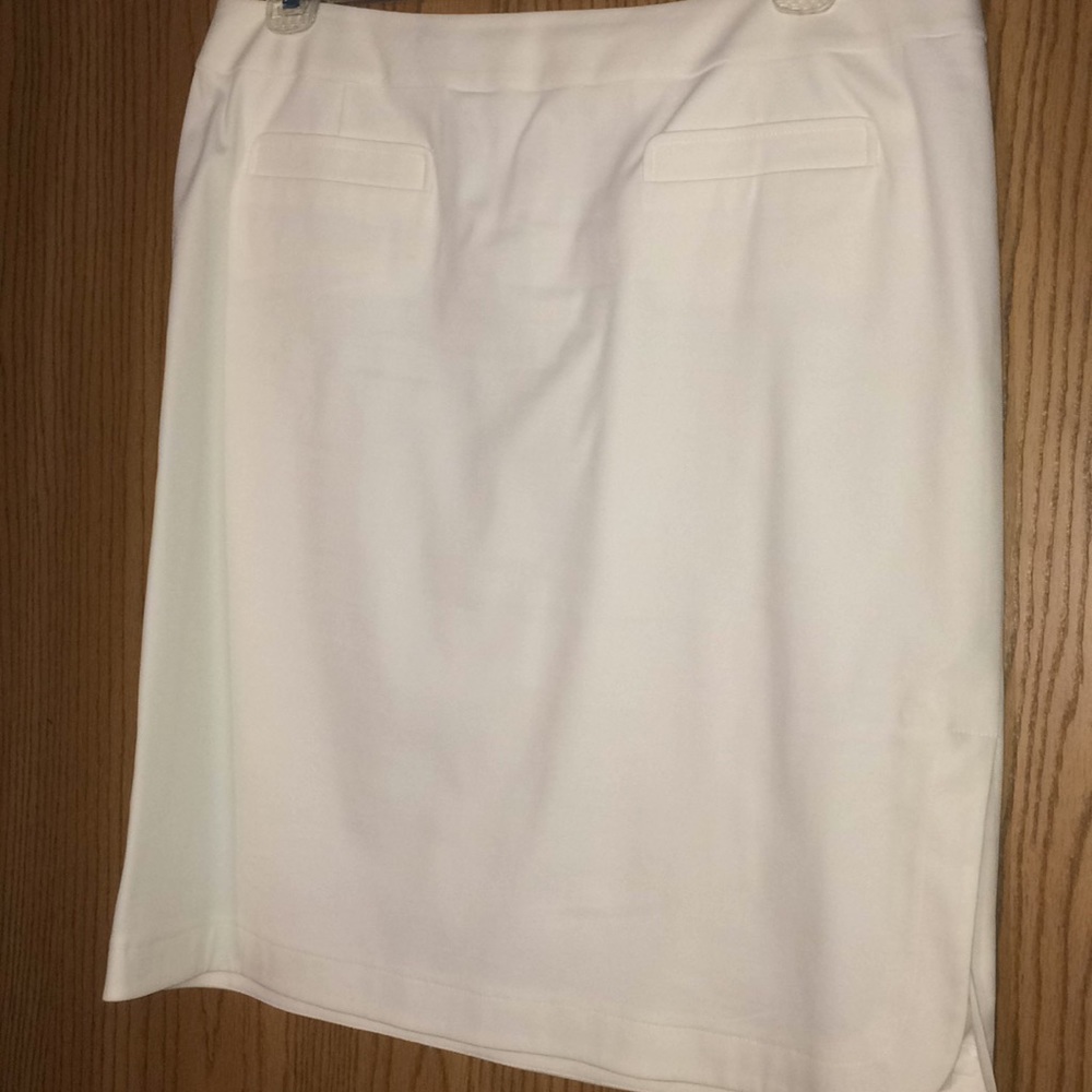 Talbots Lined skirt with pockets.